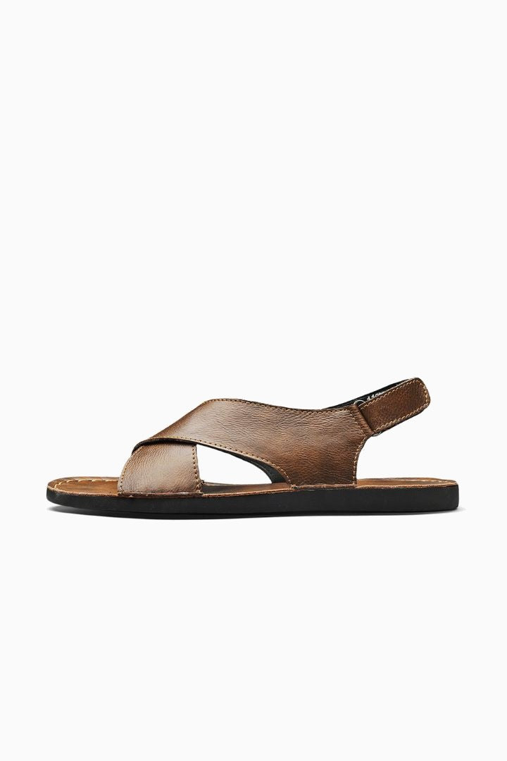 Herresandaler i brunt læder med krydsrem – komfortable slip-ons til sommer - - Sko