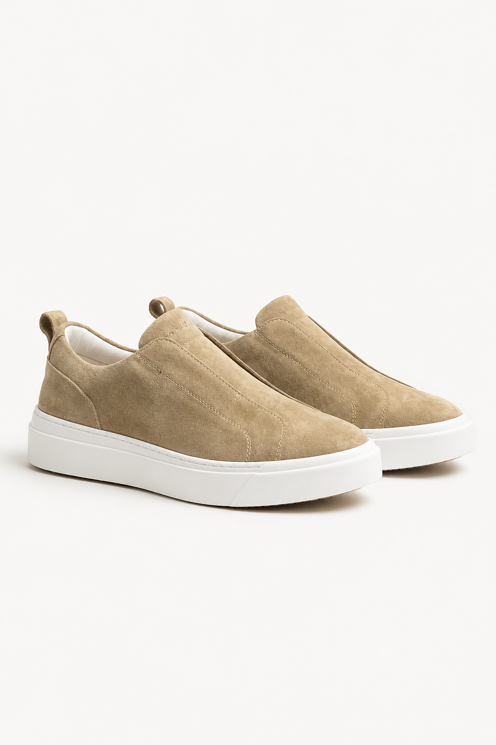 Herren-Slipper aus beigem Rindswildleder mit weißer Gummisohle