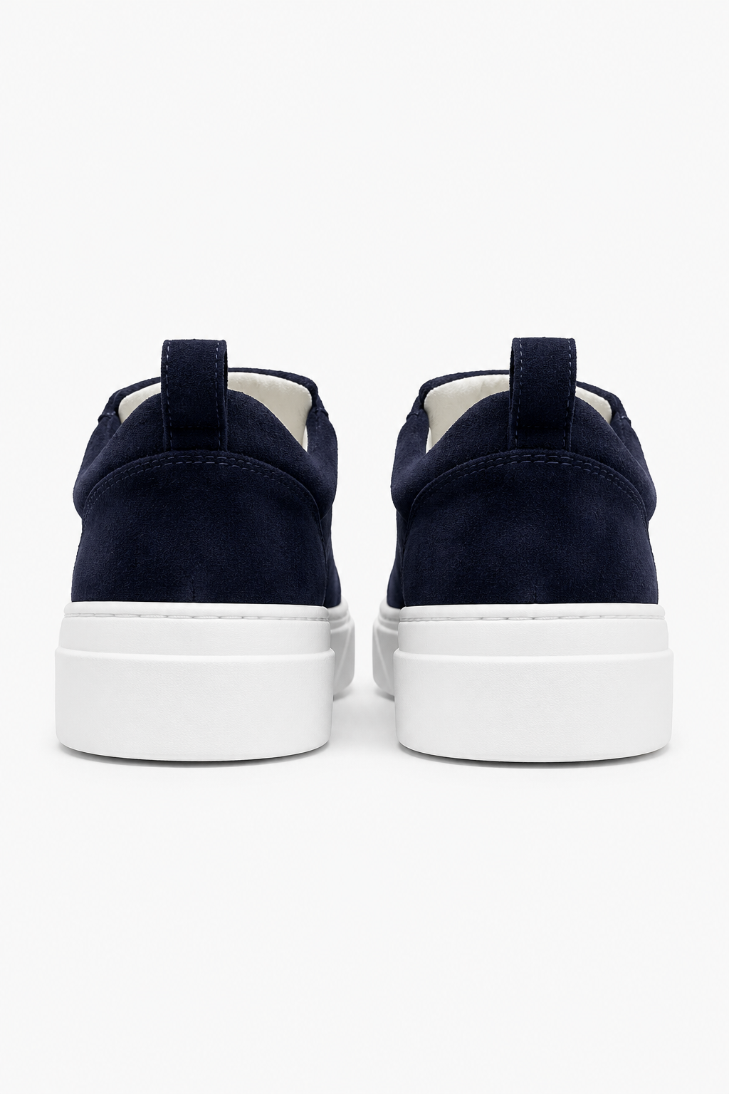 Herren-Slip-On-Sneaker aus marineblauem Wildleder mit weißer Gummisohle
