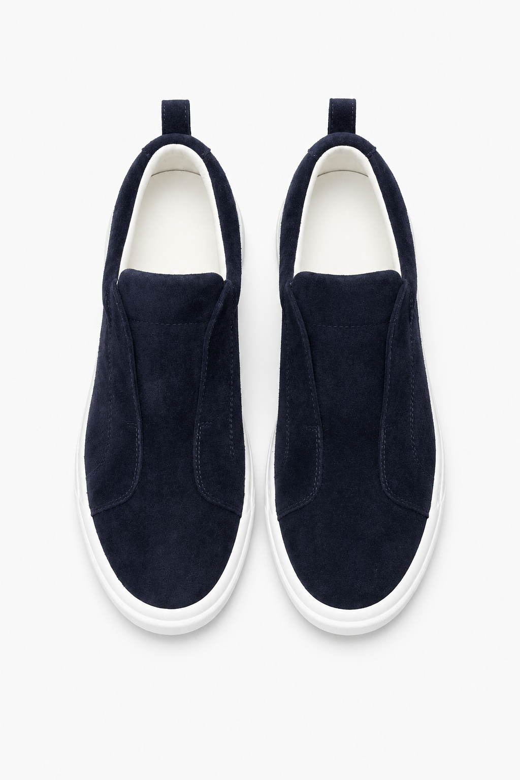 Herren-Slip-On-Sneaker aus marineblauem Wildleder mit weißer Gummisohle